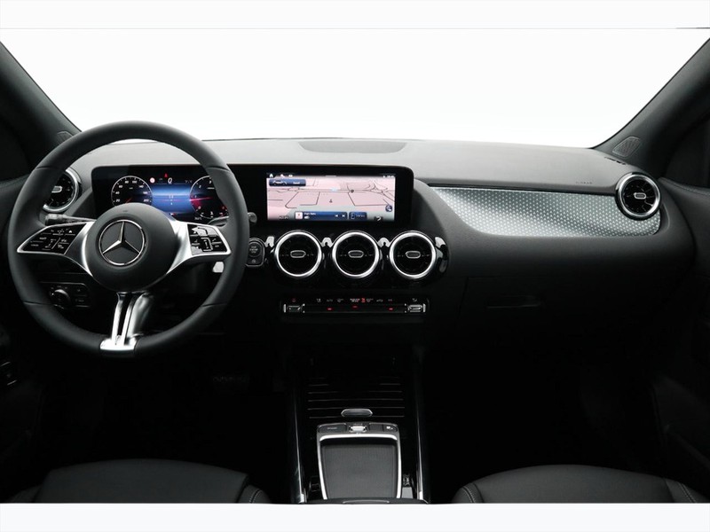 13 - Mercedes GLA 180 d progressive advanced 8g-dct