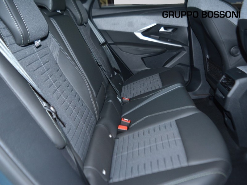 7 - Peugeot 3008 1.2 hybrid 136cv gt e-dcs6