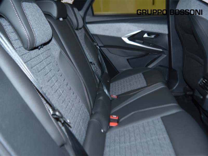 7 - Peugeot 3008 1.2 hybrid 136cv allure e-dcs6