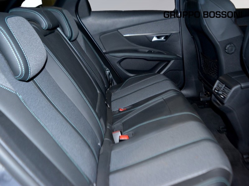 7 - Peugeot 3008 1.6 hybrid phev 225cv allure pack e-eat8