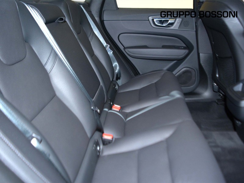 7 - Volvo XC60 2.0 b4 momentum awd automatico