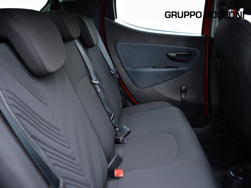 7 - Lancia Ypsilon 5 porte 1.0 firefly hybrid 70cv gold s&s