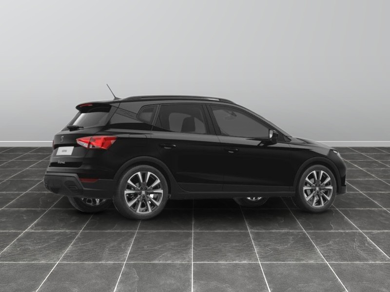 7 - Seat Arona 1.0 ecotsi 95cv black edition
