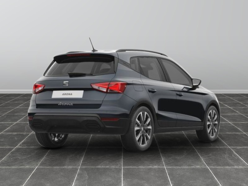 7 - Seat Arona 1.0 ecotsi 95cv black edition