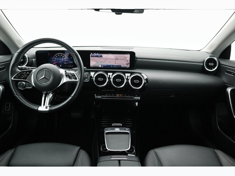 13 - Mercedes CLA shooting brake 180 d progressive advanced 8g-dct
