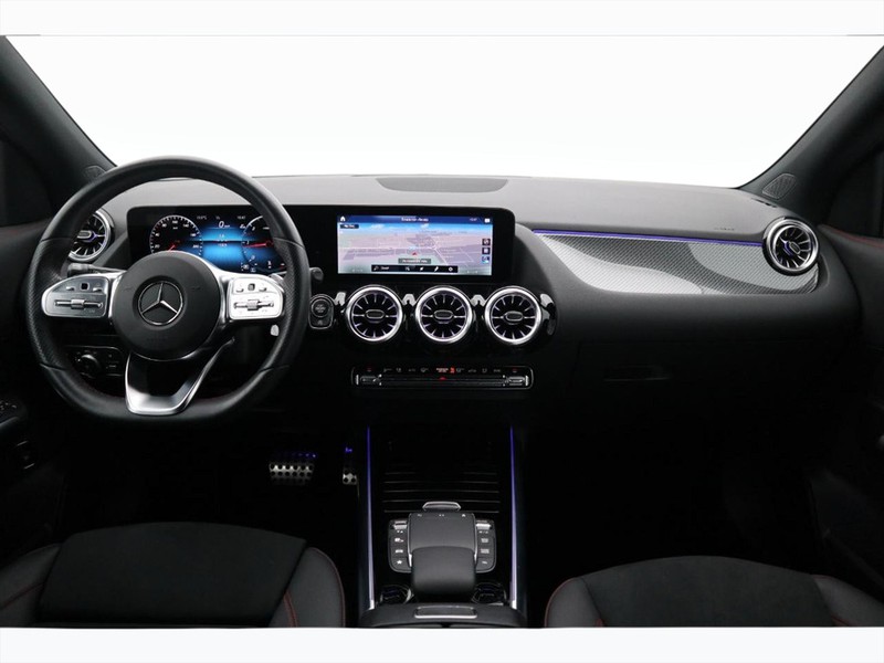 13 - Mercedes GLA 200 d premium 8g-dct