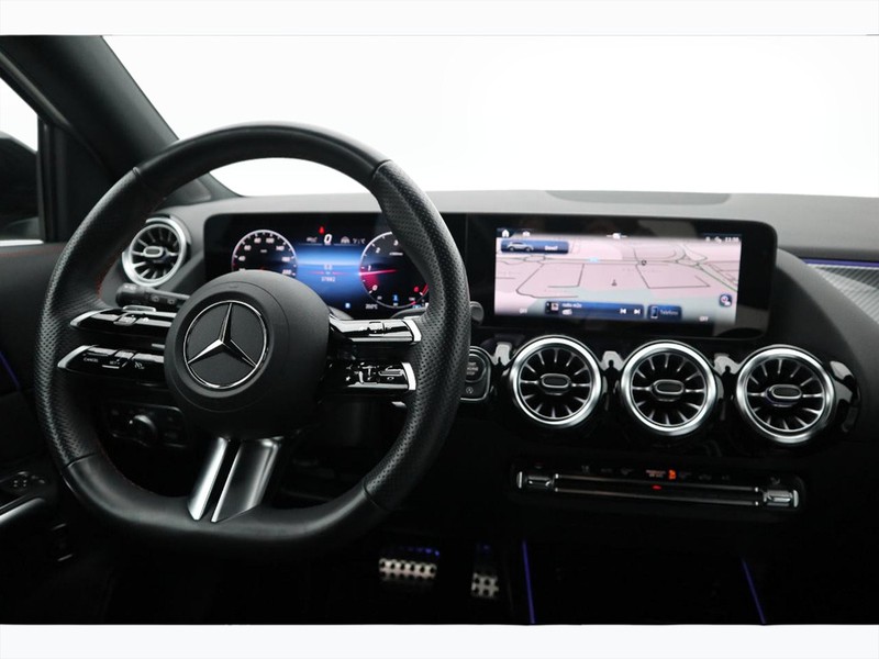 13 - Mercedes GLA 200 d amg line advanced plus 8g-dct