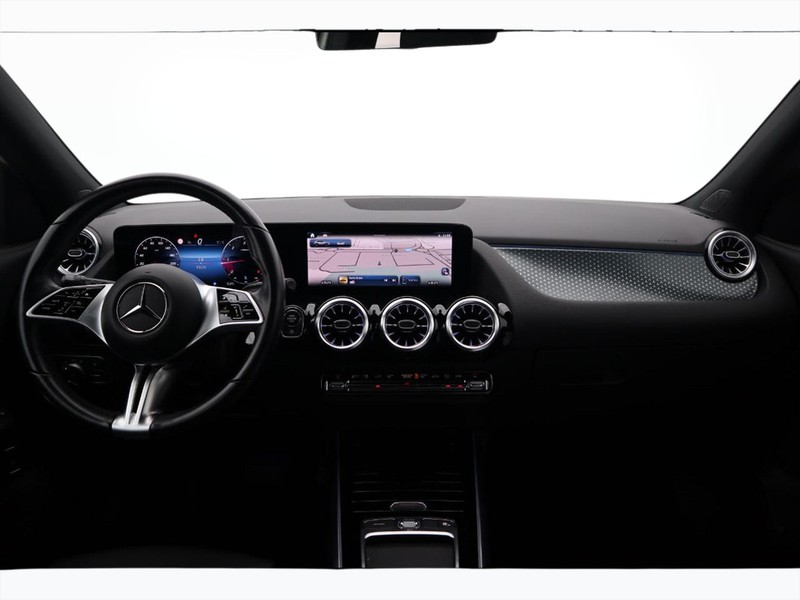 13 - Mercedes GLA 180 d progressive advanced 8g-dct