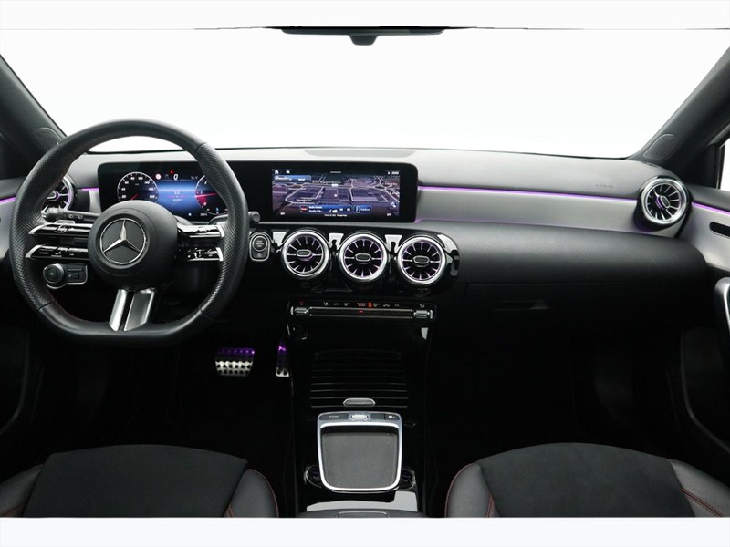 13 - Mercedes Classe A 200 d premium 8g-dct