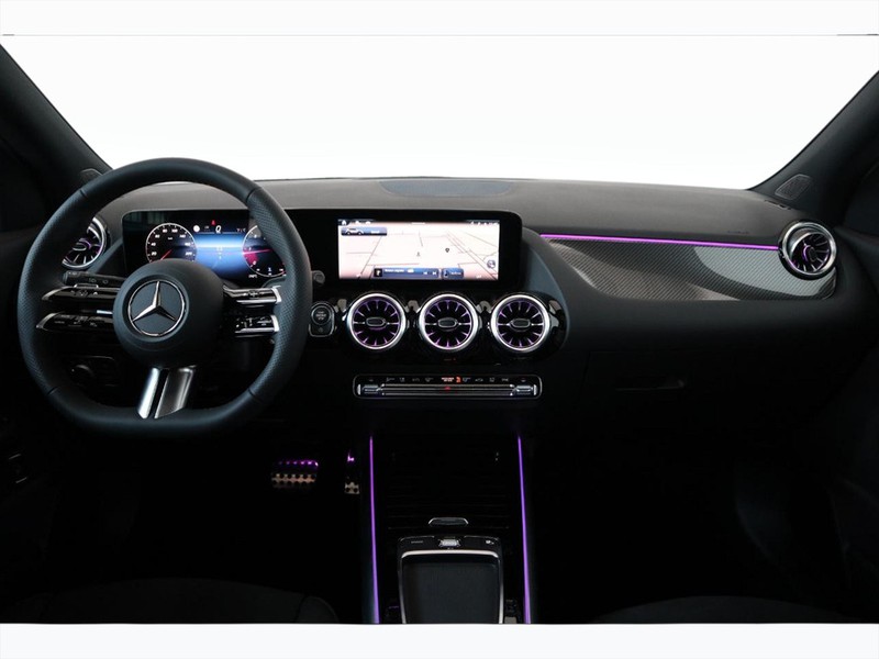 13 - Mercedes GLA 200 d amg line premium 4matic 8g-dct