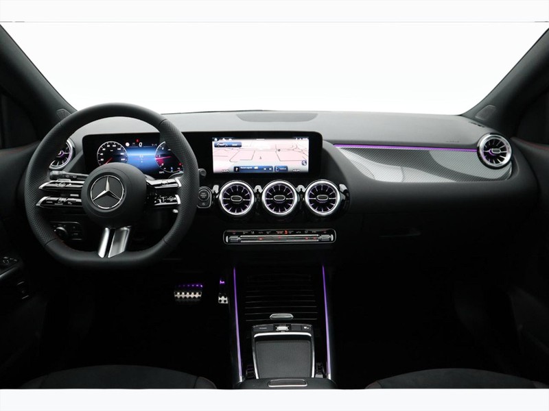 13 - Mercedes GLA 200 d amg line premium 4matic 8g-dct