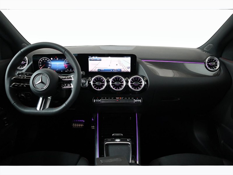 13 - Mercedes GLA 180 d amg line advanced plus 8g-dct