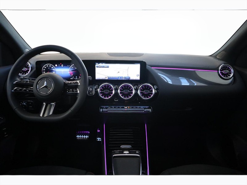 13 - Mercedes GLA 200 d amg line premium 4matic 8g-dct