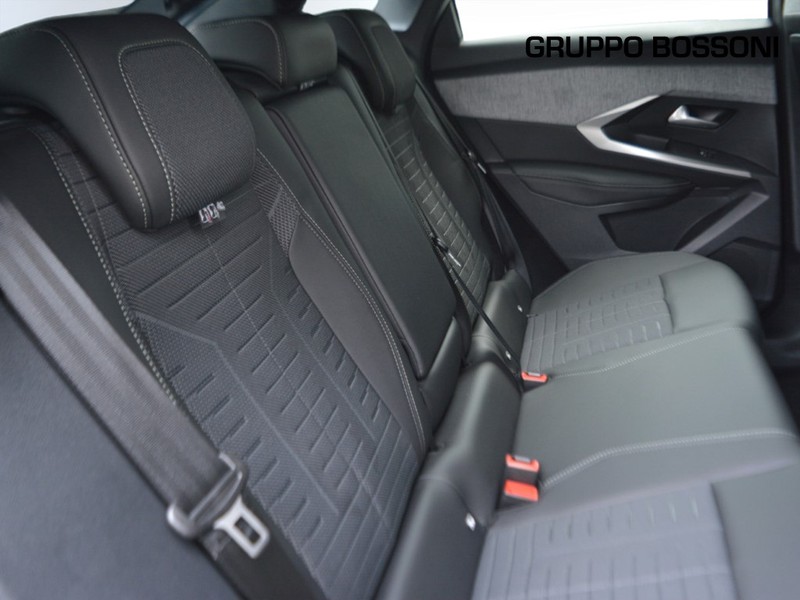 7 - Peugeot 3008 1.2 hybrid 136cv gt e-dcs6
