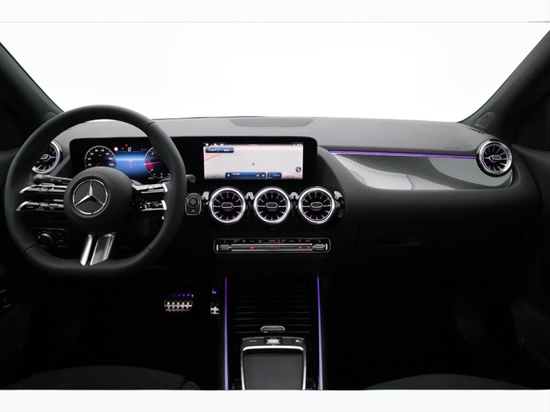 13 - Mercedes GLA 200 d amg line premium 4matic 8g-dct