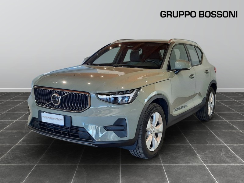 1 - Volvo XC40 2.0 b3 core automatico