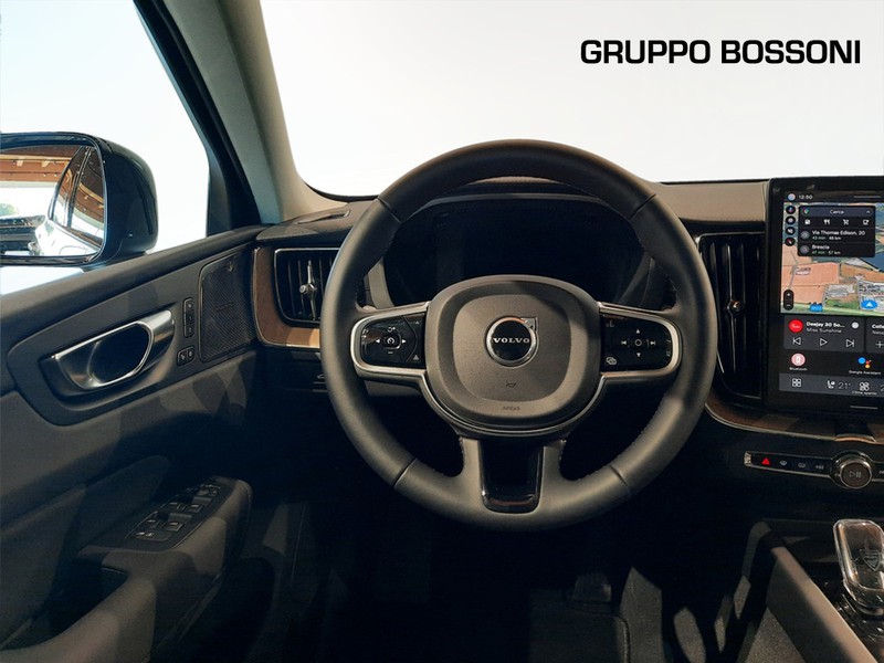 7 - Volvo XC60 2.0 b5 mild hybrid ultra dark awd automatico