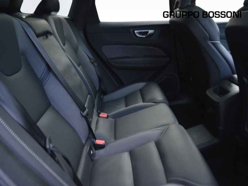 7 - Volvo XC60 2.0 t6 plug-in hybrid plus dark awd automatico