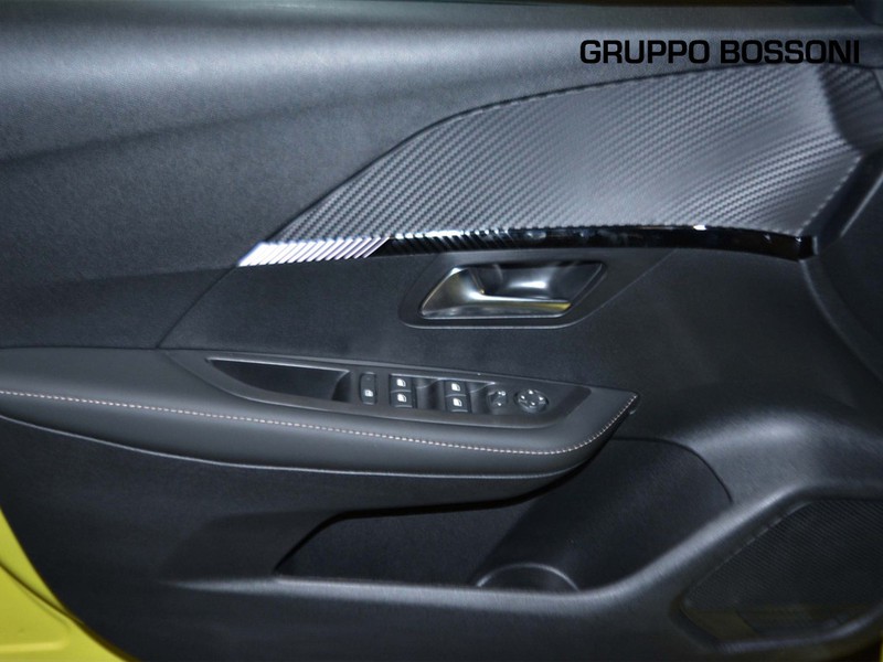 13 - Peugeot 208 1.2 hybrid 48v 110cv business e-dcs6