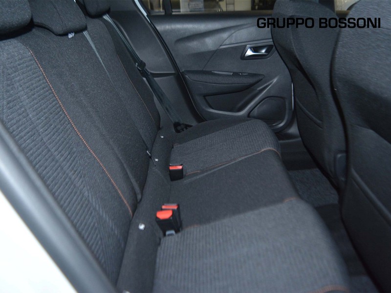 7 - Peugeot 208 1.2 hybrid 48v 110cv business e-dcs6