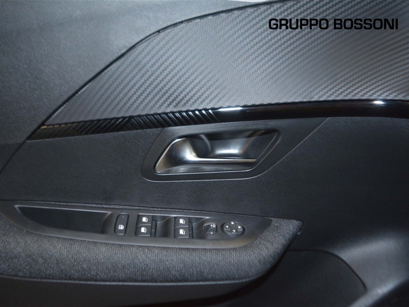 13 - Peugeot 208 1.2 hybrid 48v 110cv business e-dcs6