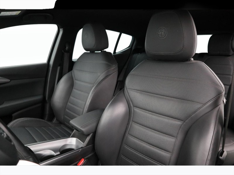 7 - Alfa Romeo Tonale 1.5 hybrid 160cv speciale tct7