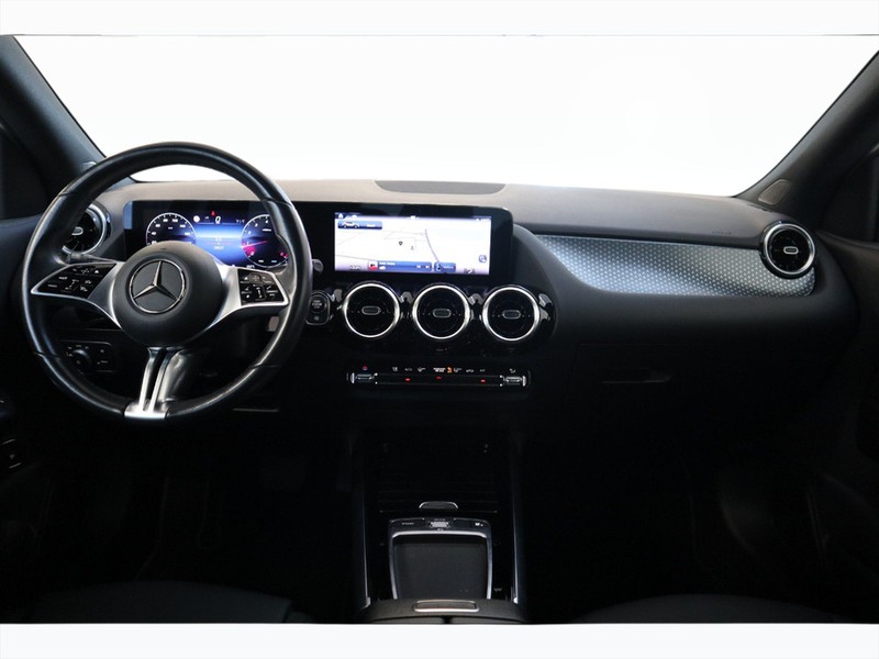 13 - Mercedes GLA 180 progressive advanced 7g-dct