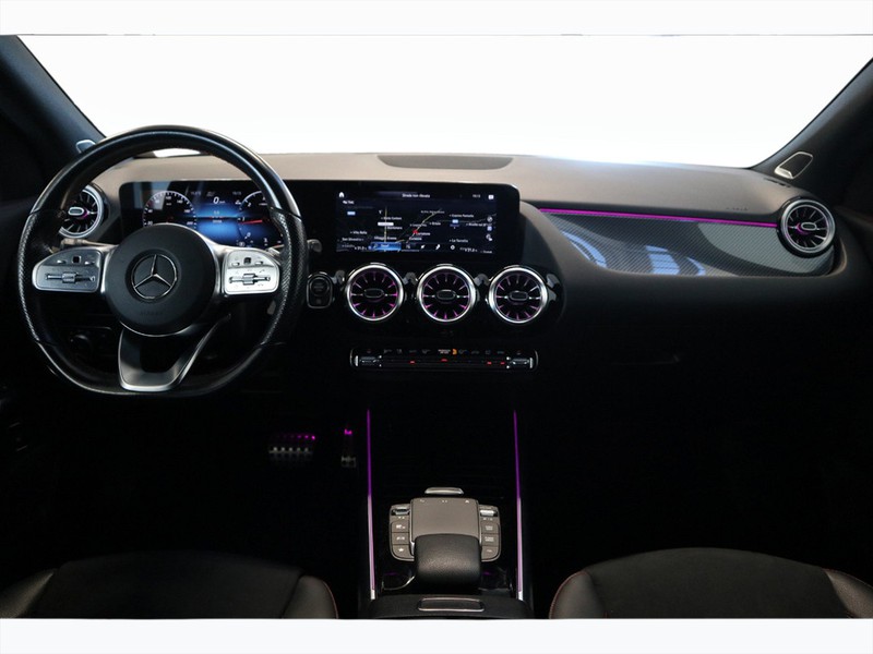 13 - Mercedes GLA 200 d premium 8g-dct