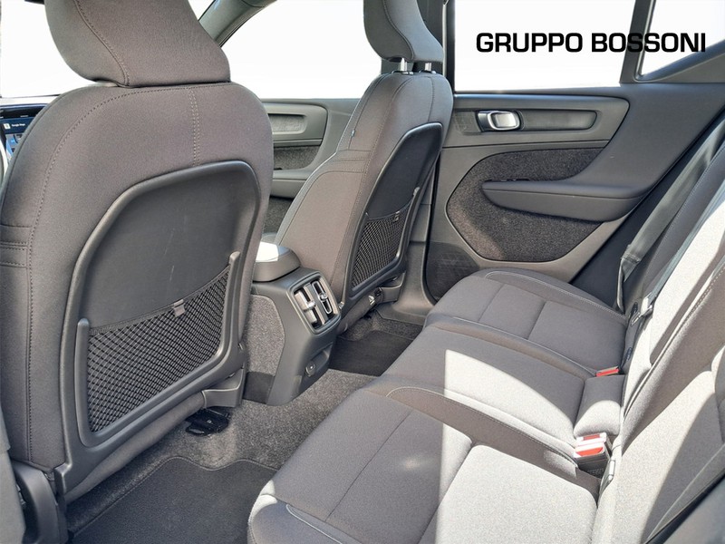 7 - Volvo XC40 82kwh twin motor plus awd edt