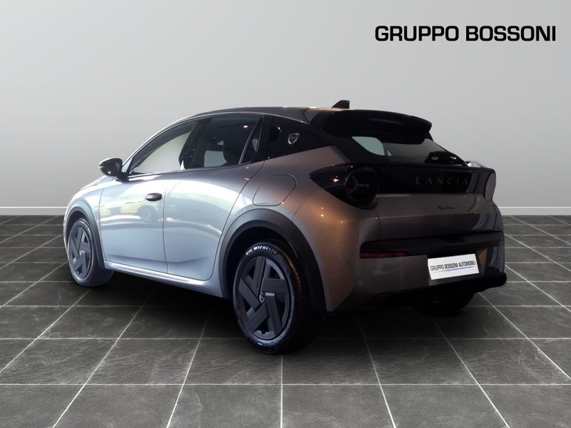 7 - Lancia Ypsilon 1.2 mhev 110cv e-dct