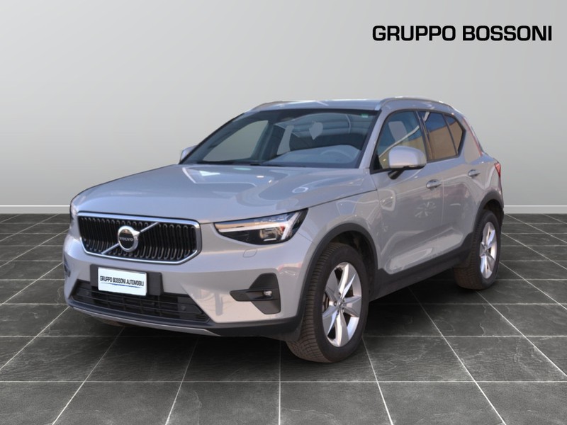 1 - Volvo XC40 2.0 b3 core automatico