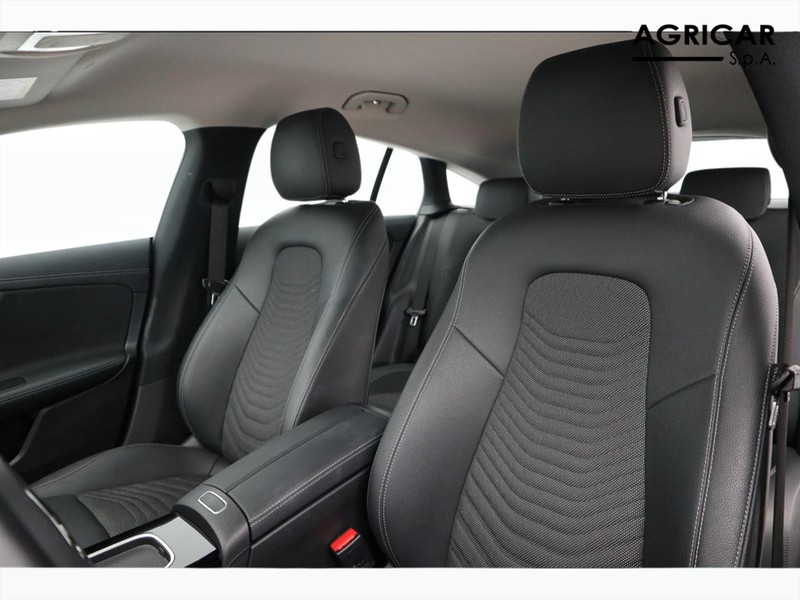 7 - Mercedes CLA shooting brake 180 d progressive advanced 8g-dct