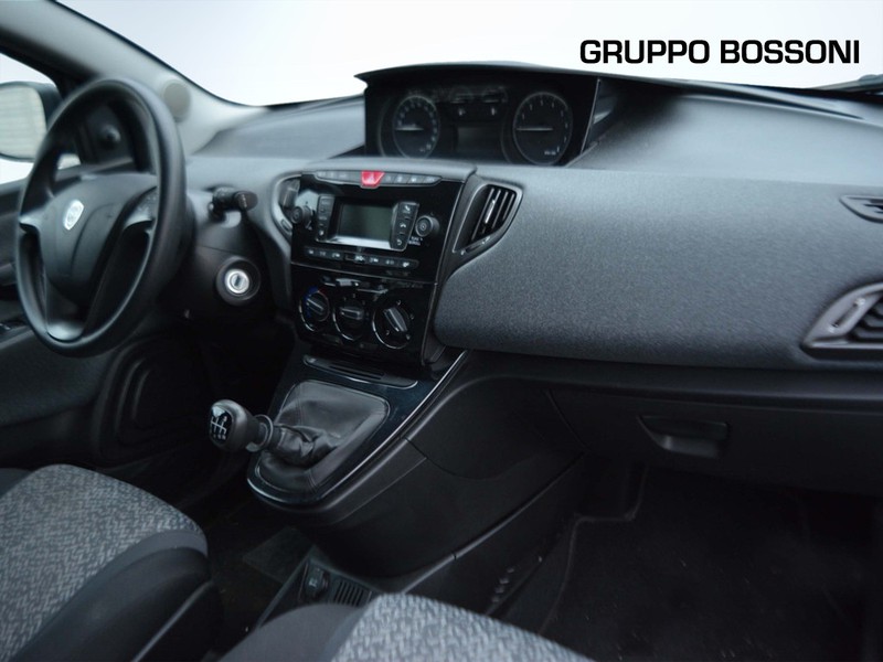 7 - Lancia Ypsilon 1.0 firefly hybrid 70cv silver s&s