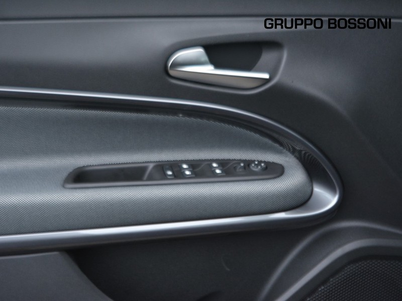 13 - Fiat 600 1.2 hybrid 145cv icon edct