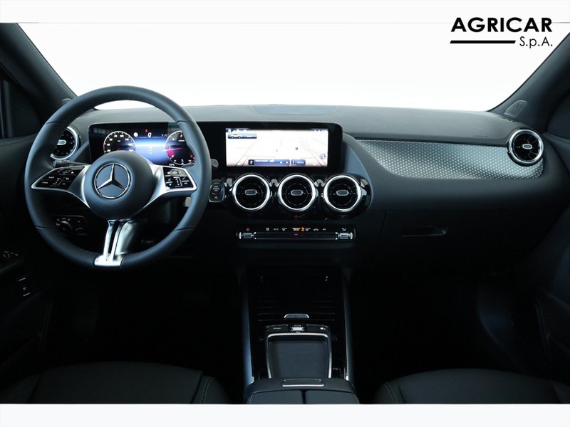 13 - Mercedes GLA 180 d progressive advanced 8g-dct