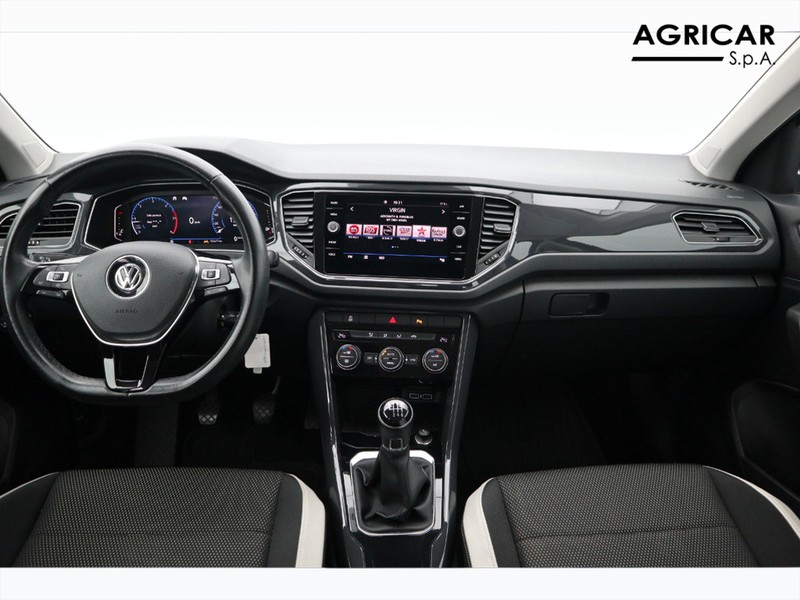 13 - Volkswagen T-Roc 1.6 tdi scr advanced