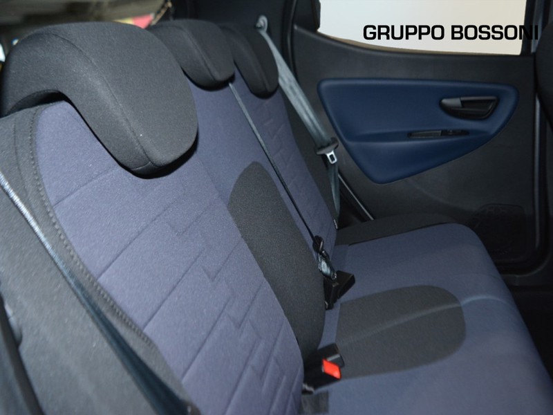 7 - Lancia Ypsilon 1.0 firefly hybrid 70cv platino s&s