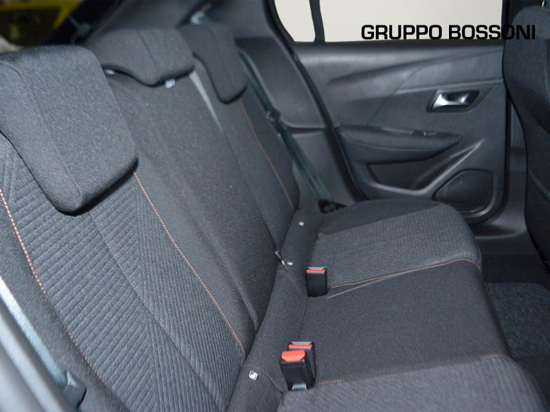 7 - Peugeot 208 1.2 hybrid 48v 110cv business e-dcs6