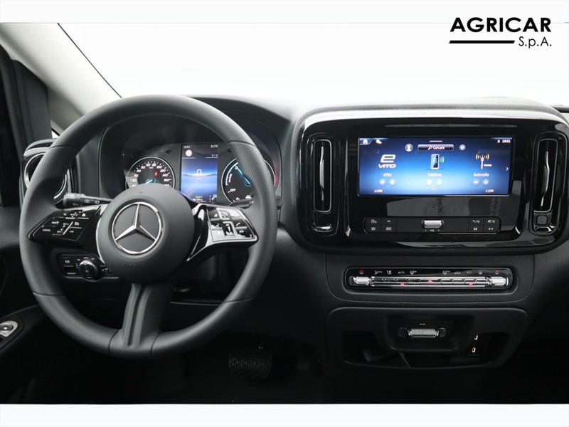 13 - Mercedes Vans Vito etourer 129 long 90kwh