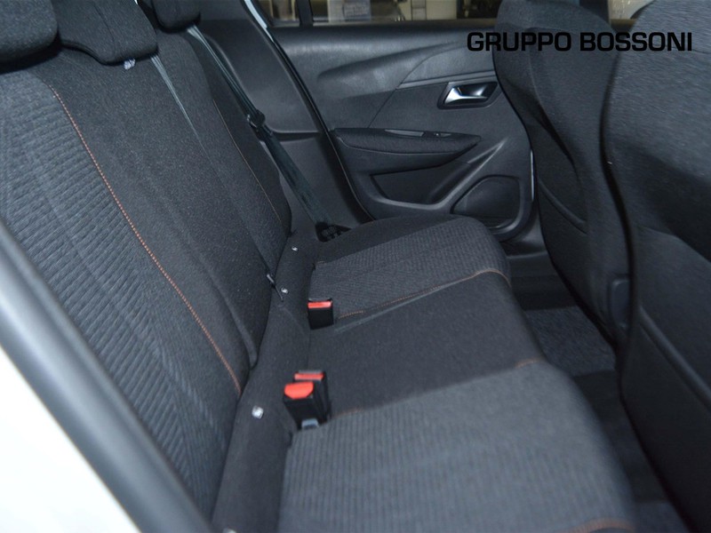 7 - Peugeot 208 1.2 hybrid 48v 110cv business e-dcs6