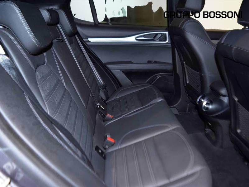 7 - Alfa Romeo Stelvio 2.2 turbo 210cv veloce q4 at8