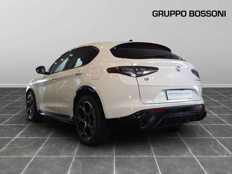 7 - Alfa Romeo Stelvio 2.2 turbo 210cv veloce q4 at8