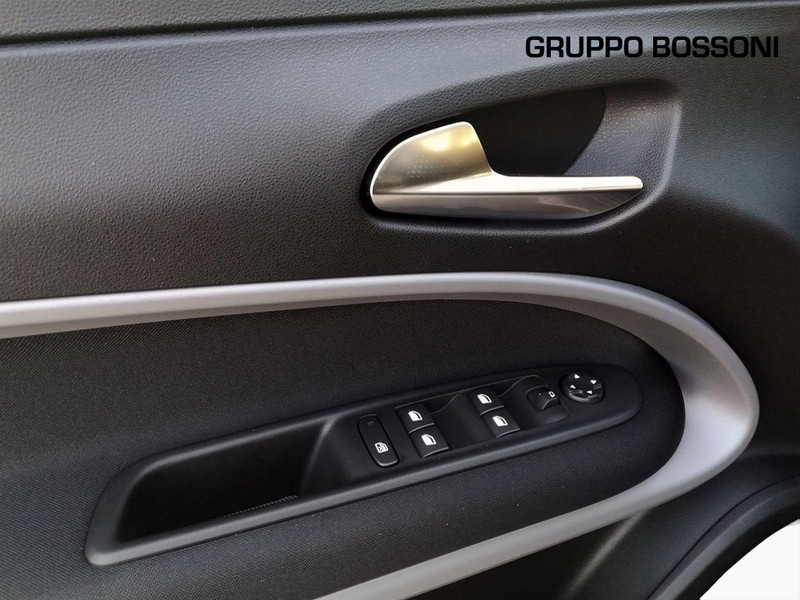 19 - Jeep Avenger 1.2 turbo 100cv longitude fwd