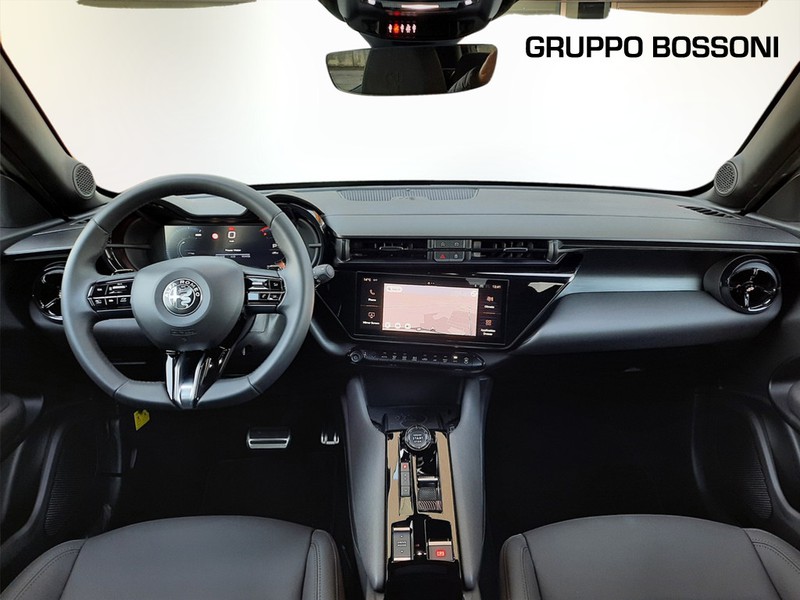 7 - Alfa Romeo Junior 1.2 hybrid 145cv ibrida speciale edct6