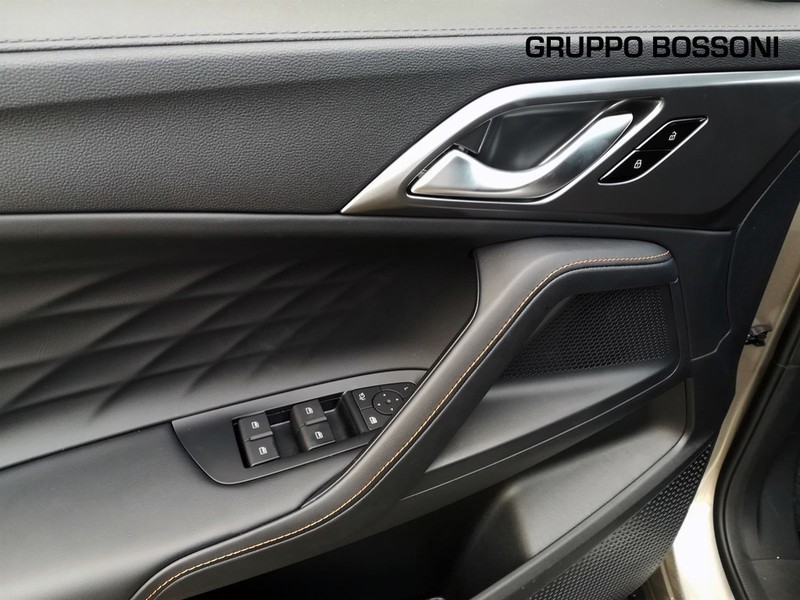 19 - Mg HS 1.5 phev luxury auto