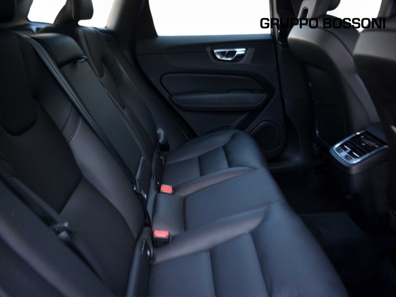 7 - Volvo XC60 2.0 b4 inscription awd automatico