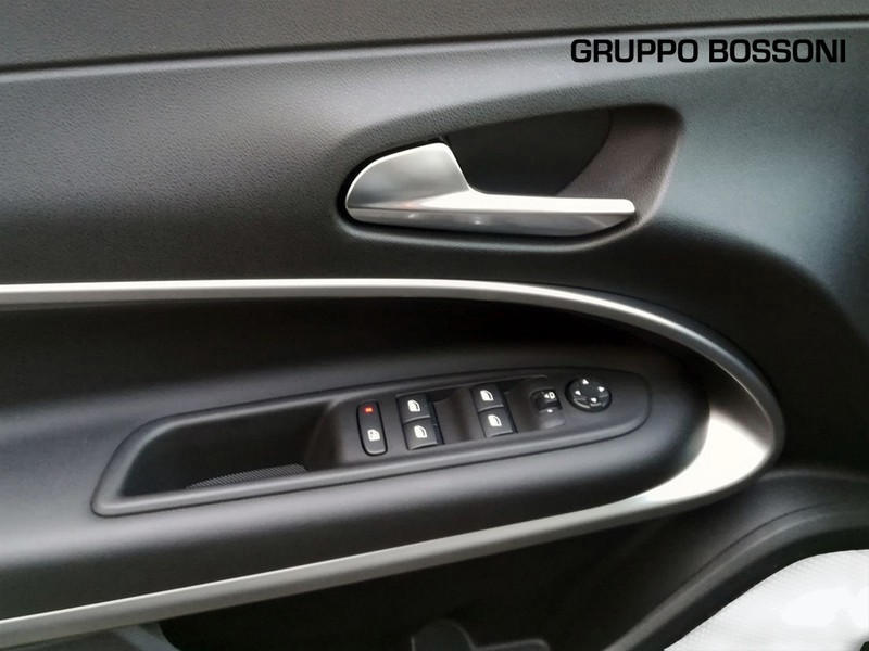 19 - Jeep Avenger 1.2 turbo e-hybrid mhev 145cv overland 4xe