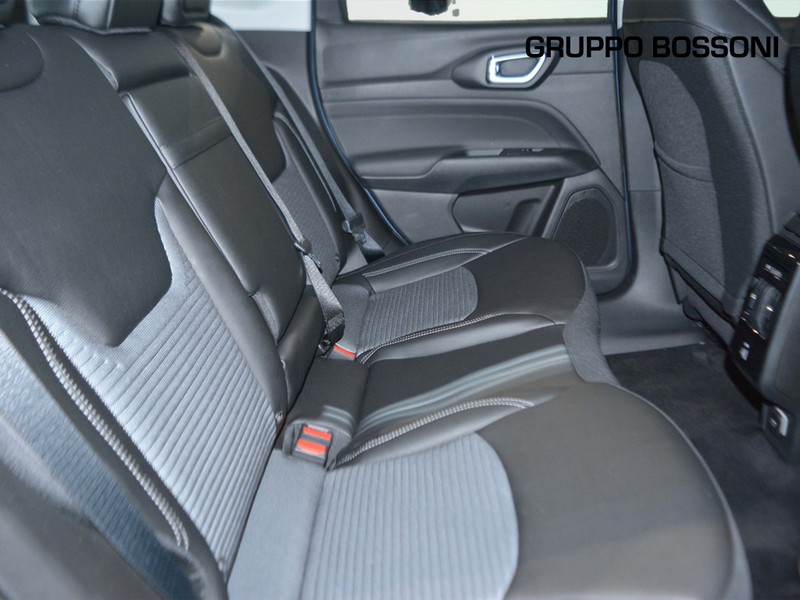 7 - Jeep Compass 1.3 turbo t4 phev altitude 4xe at6