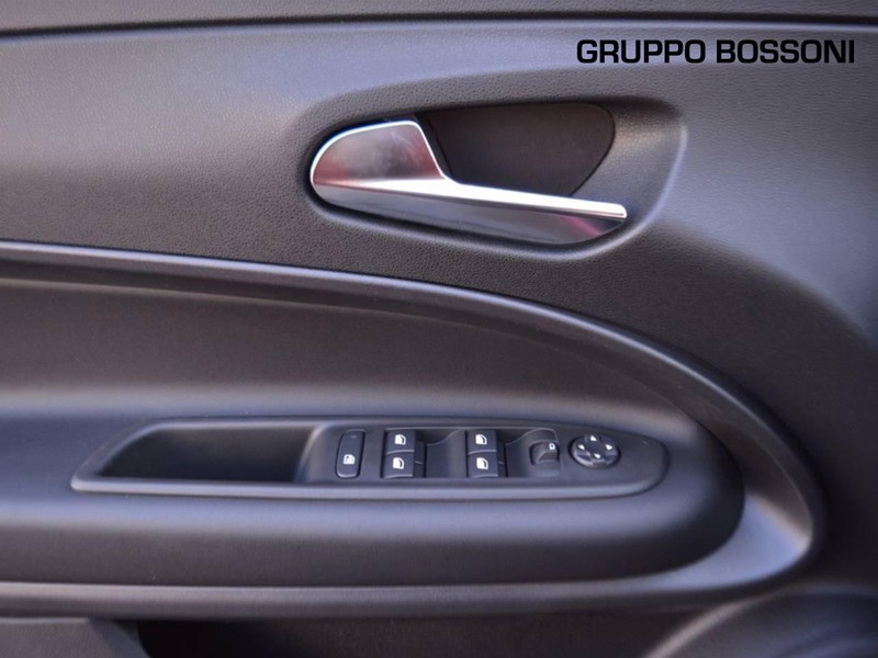 13 - Jeep Avenger 1.2 turbo 100cv altitude fwd