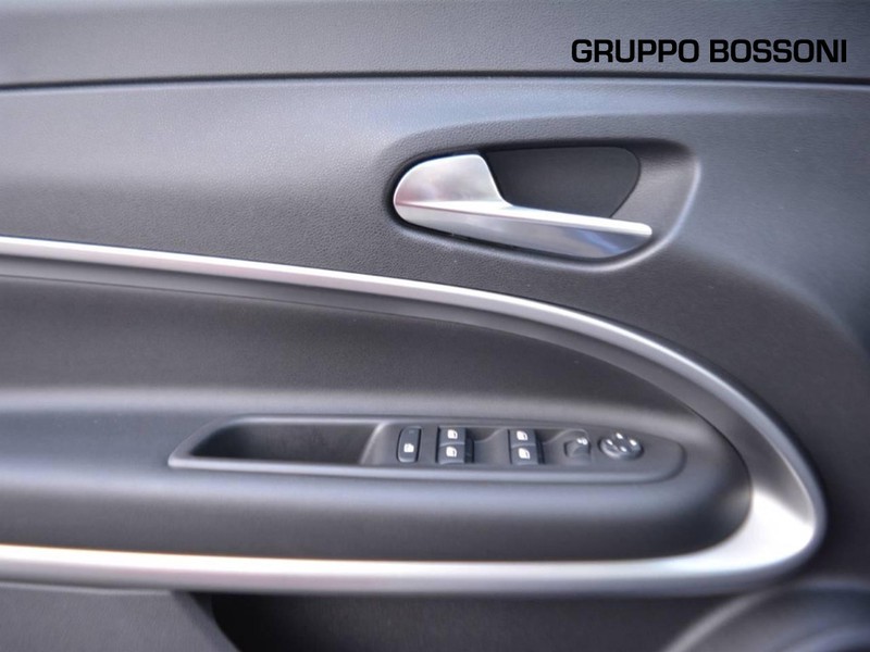 13 - Jeep Avenger 1.2 turbo 100cv summit fwd